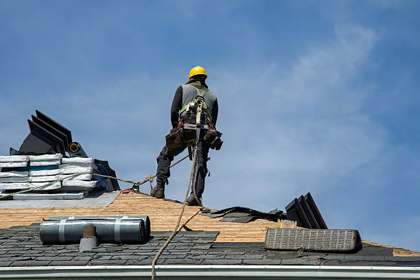 Professional Metal Roofing technician working in Hamshire, TX
